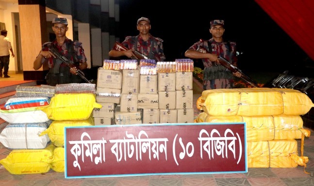 কুমিল্লায় বিজিবির অভিযানে যানবাহনসহ প্রায় ৪৭ লাখ টাকার ভারতীয় বাজি ও কসমেটিক্স জব্দ